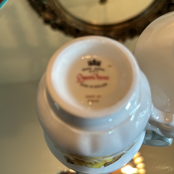 Queen Anne Bone China Made in England Yellow Rose Teacup & Saucer Small Size - Picture 4 of 5